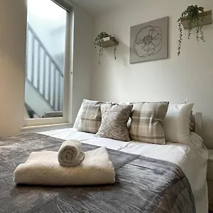 Stunning 2 Bed Flat In Central Fulham * London