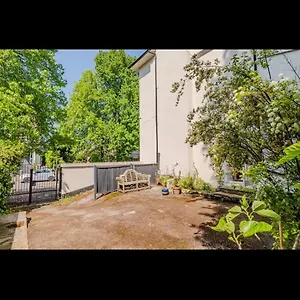 Hideaway In Highgate Village London