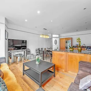 Brilliant 6 Bed Flat In London