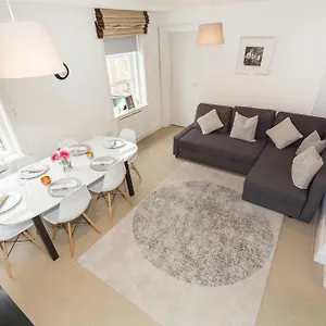 Picton 2br - Prime Location & Comfort