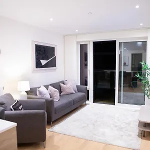 Luxury 1 Bedroom With Riverview Apartment
