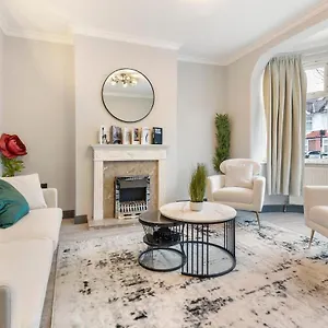 Modern Spacious House Next 02 Arena And Lcy Apartment Eltham