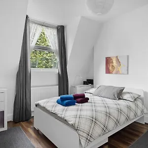 Modern Spacious 10 Minutes From Big Ben * London