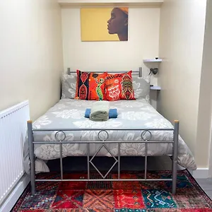 Penn Gardens Standard - 4 * Friern Barnet
