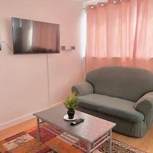 Penn Gardens 2 Beds Apartment-2 * Friern Barnet