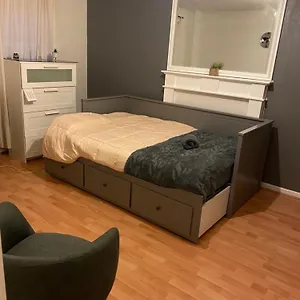 Relaxing, Modern Apartment-netflix Tv-breakfast Harrow