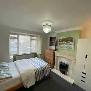 Holiday home Lovely 4 Bed House With Patio & Bbq Erith