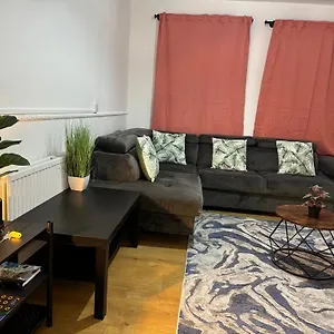 Lovely Spacious 2 Bedroom Flat In Bethnal Green, 3mins Away From Station *