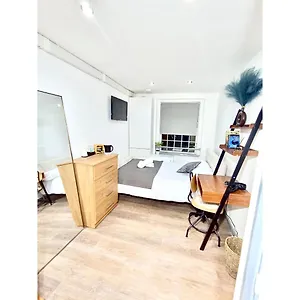 Apartment 4 Bedrooms Flat In