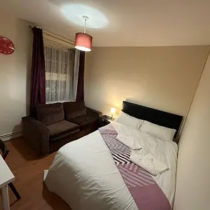 Apartment Beautiful Private Double In A Shared 3-bedroom Minutes Walk From Bethnal *
