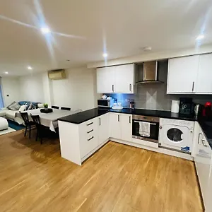 Apartment Modern 2 Bed 2 Bath With Outdoor Space Hyde Park London