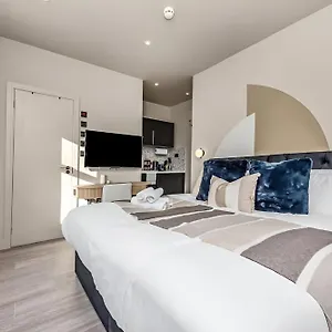 Delightful With Modern Kitchenette Apartment *