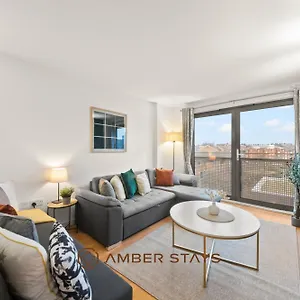 Apartment Modern 2 Bed In Greenwich, Perfect For Business & Contractors With Free Parking