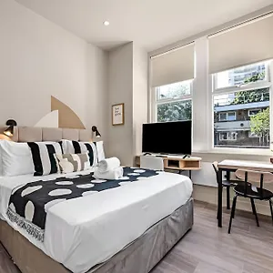 Beautifully Designed With Full Kitchen * London