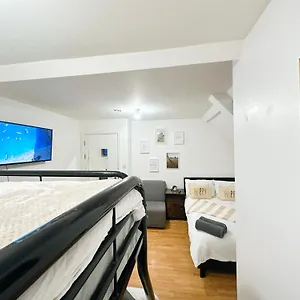 Wembley Stadium Homestay *