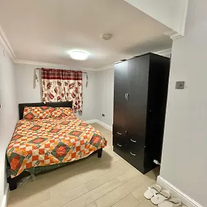 Comfy Ensuite In Colindale Homestay Edgware