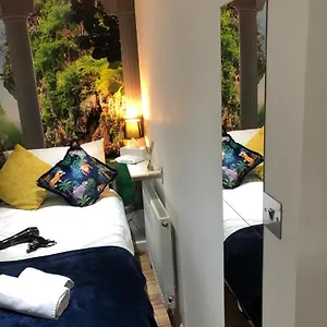 Homestay Euston Private Bedrooms 119a 4-7 *