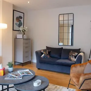 Westminster 1 Bed With Terrace Apartment London