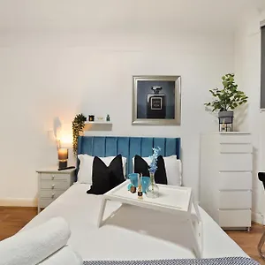Tranquil Retreat In Harrow