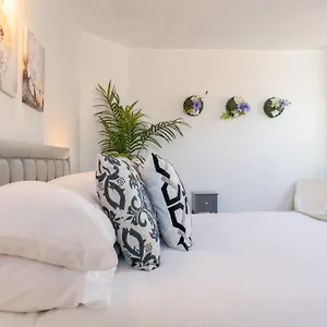 3 Bed Luxury In Chelsea, 2 King Size Bed, 1 Double Bed, Ideal For Families *