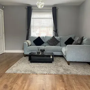 100 Roses Mill Hill Apartment Edgware