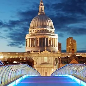 Stunning Serviced Apartments, Steps From Monument Station London