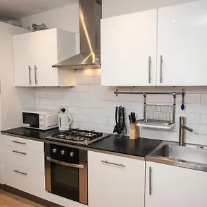 Stylish 2 Bedroom Flat In Notting Hill Apartment