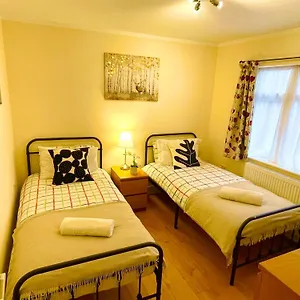 1bf-sleeps4-freeparking-pets-wifi-