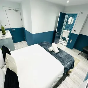 Holly B Mini Great Location For Tourist!!!