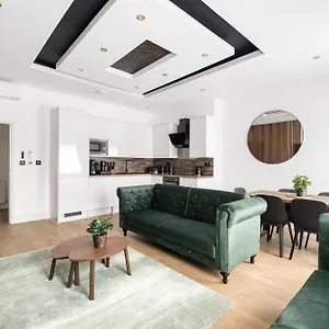 Luxury Large In Holiday home *