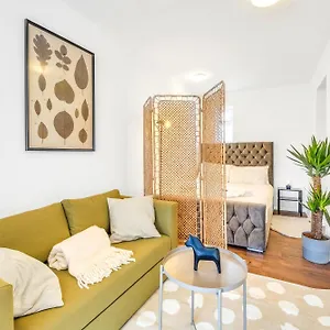 Travellers, Corporates, Professional, Fully Equipped Kitchen, Snacks, Coffee, Toiletries, Flat2 Apartment