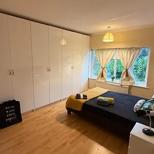 Holiday home Family Friendly Kingston Retreat
