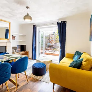 Modernized 2 Storey 2br With Garden Near Angel St
