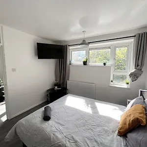 Dals Apartment London