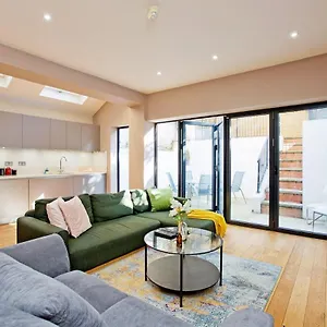 Spacious 3 Bd Flat In For Families No 2 Apartment London
