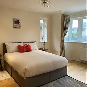Prime Location Heathrow Airport Guest house London