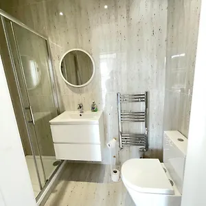 Homestay Marble House Edgware