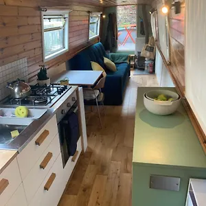 Cosy Narrowboat *