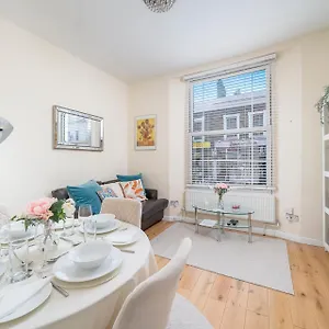 Notting Hill & Hyde Park, Prime Location, Cozy 2-3 Bed Apartment, Close To Kensington Palace & Oxford St,1 Minute To Tube Appartamento *