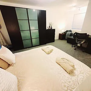 Deluxe Comfy With En-suite - 1 Croydon