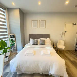Entire Flat 4 Min Walk To Finsbury Park Apartment