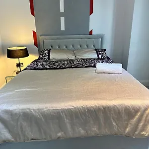 Stylish Luxury King Bed Hornchurch