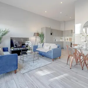 Avenir Heights By Mcf Apartment Coulsdon