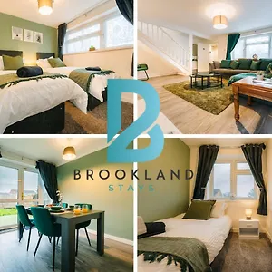 Three Bedroom House By Brookland Serviced Short Lets Harlington With Free Wifi