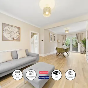 Apartment 3 Bedroom House Short Term & Flexible Renting With Free Wi-fi, Free Parking & Garden Sleeps 6! Hornchurch