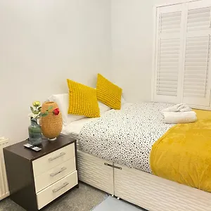 Cosy And Lovely 4 Bedroom * Erith