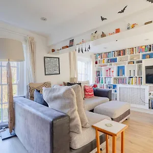 Apartment Vibrant 2bd Flat 8 Min Walk To Brixton Station London