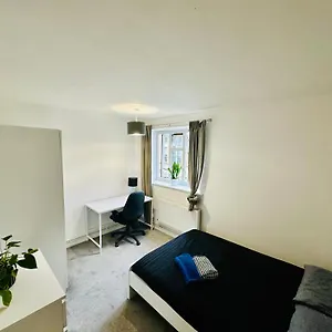 Guest house Karen House R2 *
