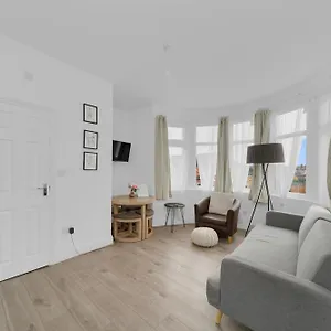 Startlet - On Elizabeth Line With Free Parking Londres