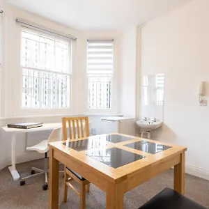 270 Earls Court Road Hostel